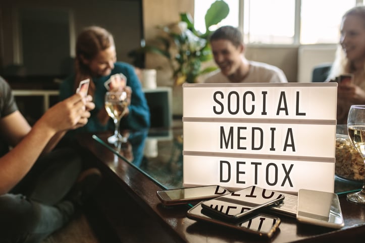 10 Effective Ways to Detox from Social Media